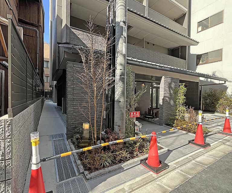 【京都市中京区亀屋町のマンションの庭】