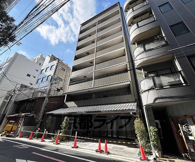 【京都市中京区亀屋町のマンションの建物外観】