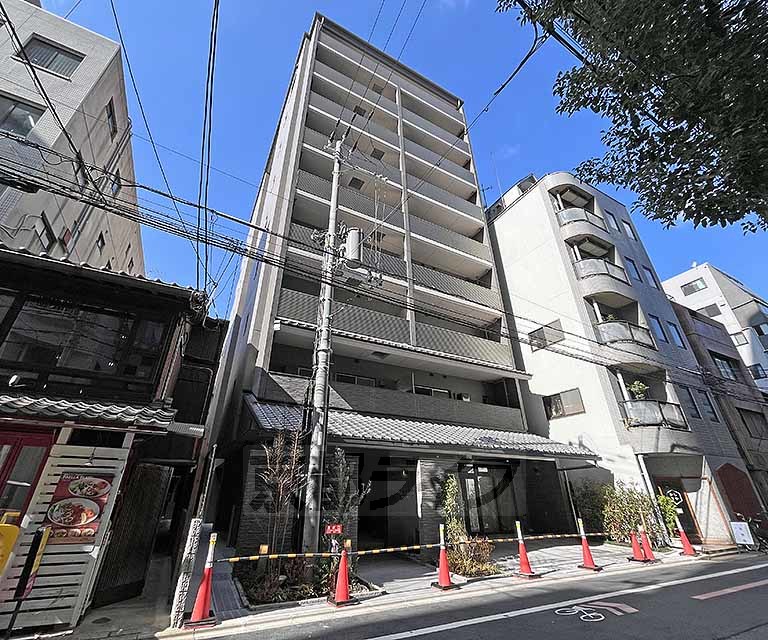 【京都市中京区亀屋町のマンションの建物外観】