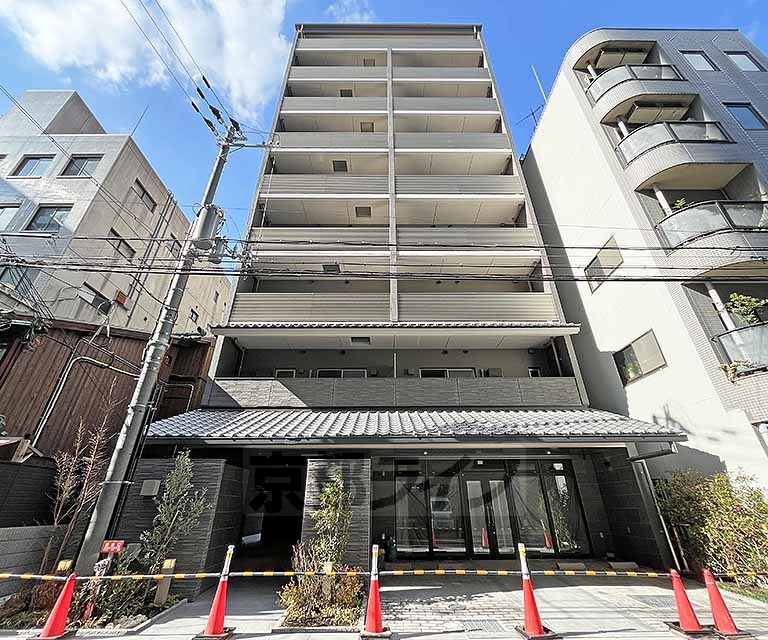 京都市中京区亀屋町のマンションの建物外観