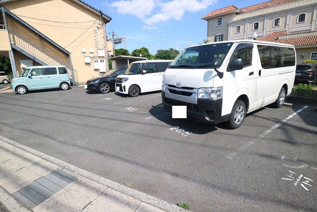 【倉敷市生坂のマンションの駐車場】