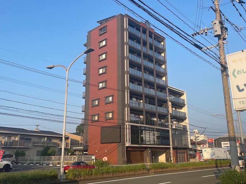 北九州市八幡西区力丸町のマンションの建物外観