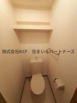 トイレ　落ち着いた色調のトイレです