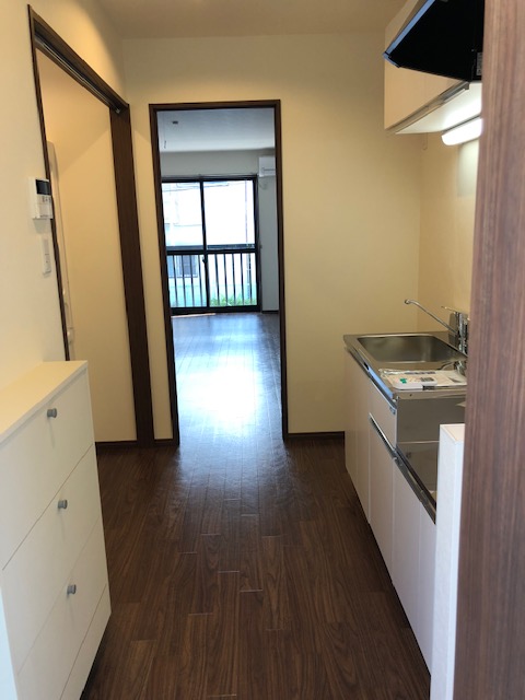 居室・リビング　玄関より室内が明るく快適です