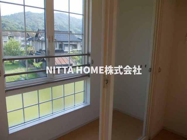 居室・リビング　人気のサンルームは日当たり良好◆