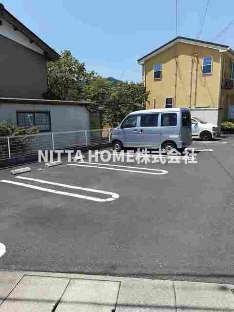駐車場　敷地内に駐車場も完備★