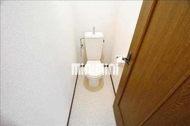 トイレ　奥行きのある広いトイレ