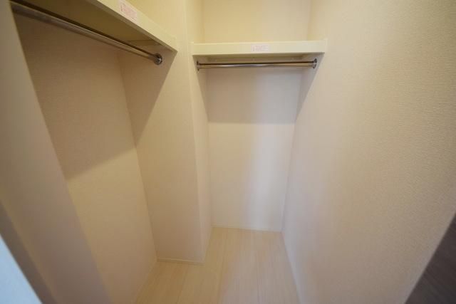 収納　★収納たっぷりウォークインクローゼットです★
