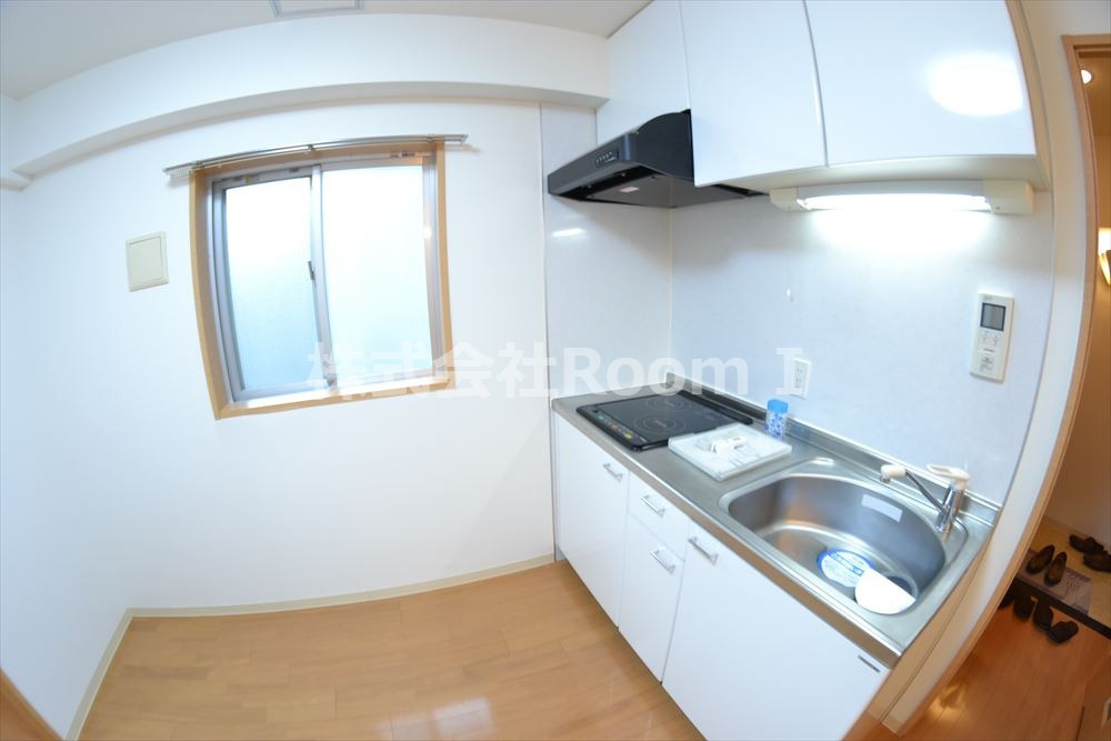 キッチン　コンパクトなキッチンで掃除もラクラク