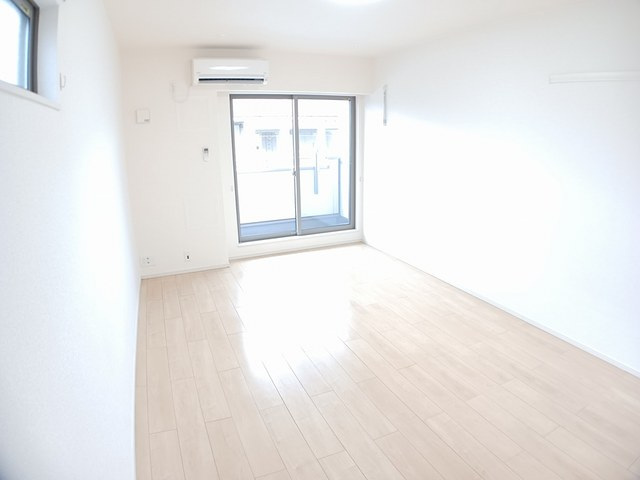 居室・リビング　☆9.8帖の洋室☆