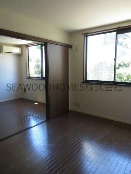 その他部屋・スペース　日の光差し込む明るいお部屋です。