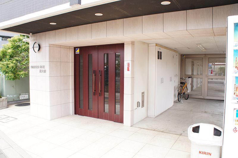 エントランス　エントランスはオートロック付きです