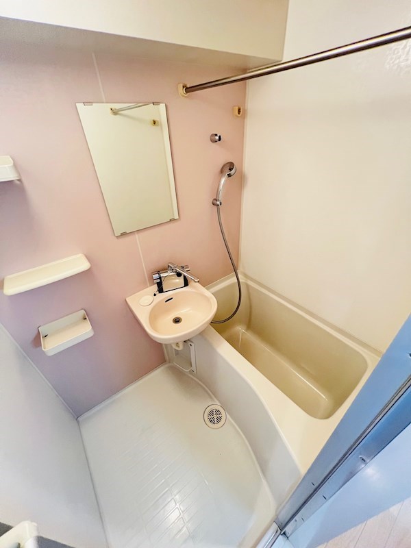 バス・シャワールーム　バストイレ別で快適な毎日