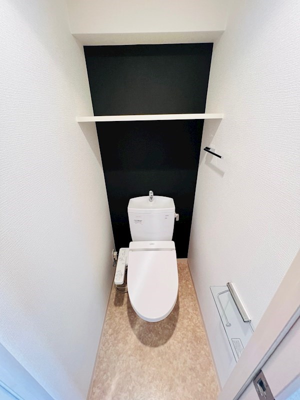 トイレ　トイレは快適な温水洗浄便座付き