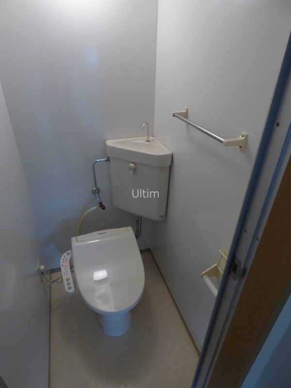 トイレ　違うお部屋の写真です。ご参考までに
