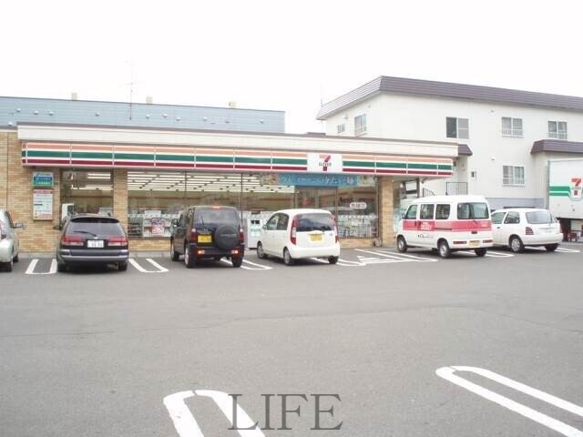 コンビニ　セブンイレブン札幌ひばりが丘店（コンビニ）まで437m