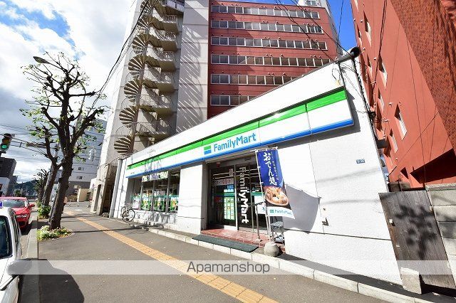 コンビニ　ファミリーマート中の島店（コンビニ）まで500m