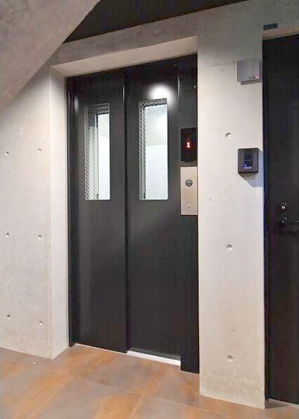 ロビー　エレベーター