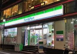 コンビニ　ファミリーマート新小岩一丁目店（コンビニ）まで320m