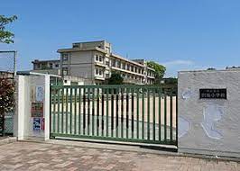 小学校　明石市立沢池小学校（小学校）まで208m