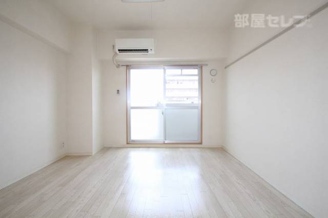 居室・リビング　光溢れるお部屋です