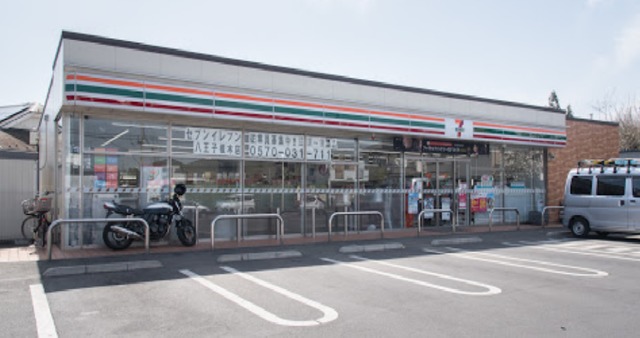 コンビニ　セブンイレブン八王子榎木店（コンビニ）まで3096m