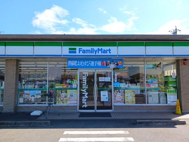 コンビニ　ファミリーマート（コンビニ）まで260m