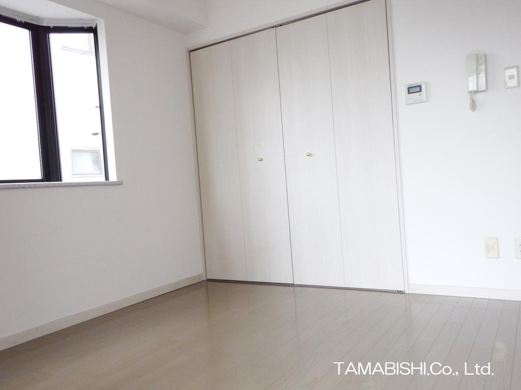 居室・リビング　2面採光の明るいお部屋です