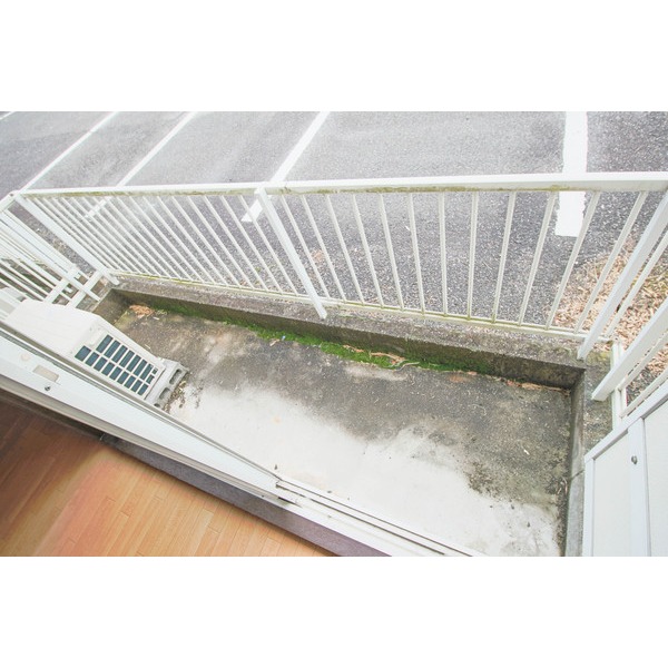 バルコニー　同じ建物の別のお部屋