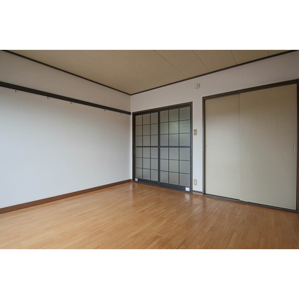 居室・リビング　同じ建物の別のお部屋