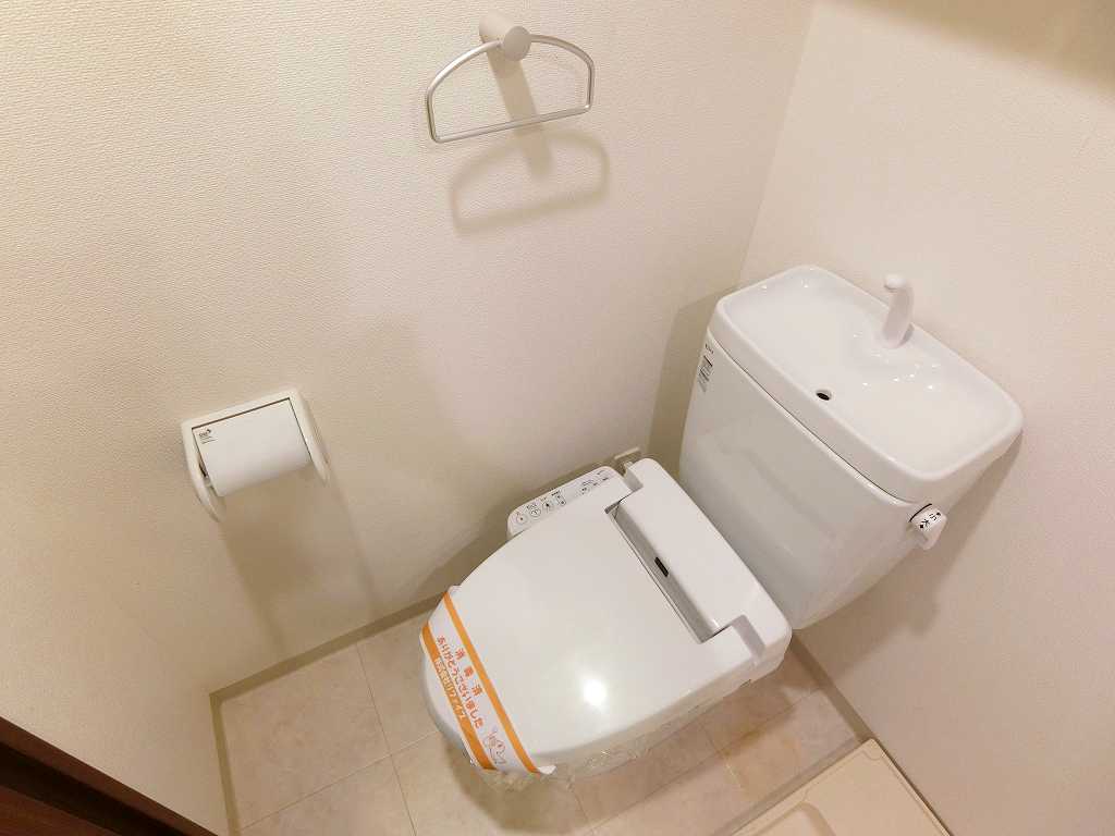 トイレ　※同物件、別部屋になります。