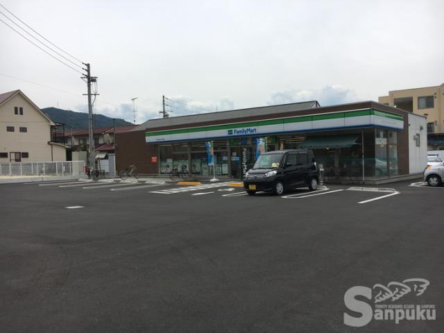 コンビニ　ファミリーマート（コンビニ）まで1622m