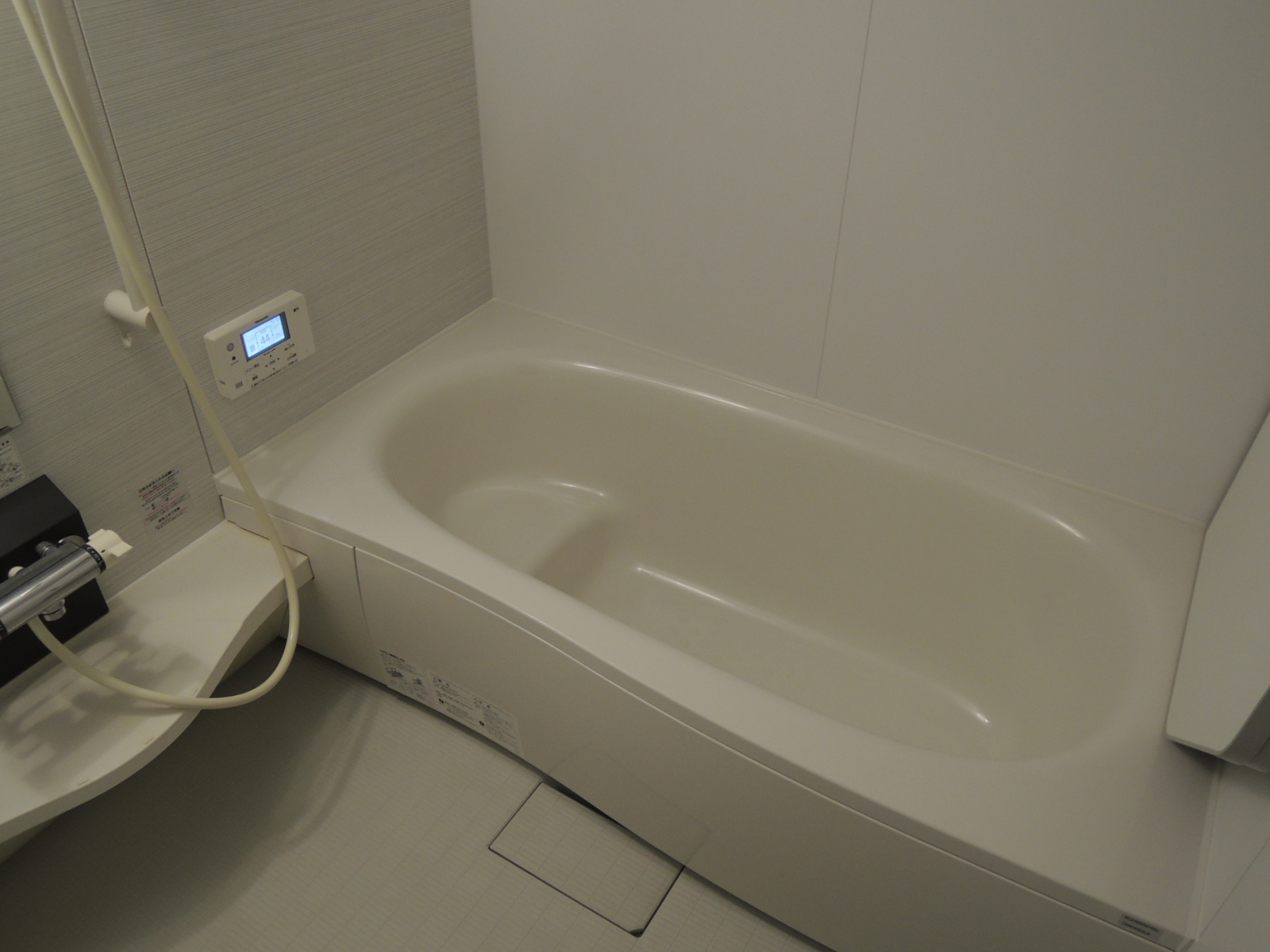 バス・シャワールーム　浴室乾燥・追焚機能付き