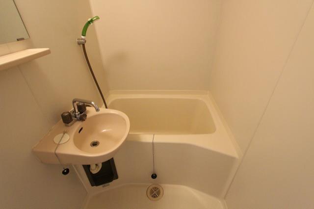 バス・シャワールーム　ここで１日の疲れを癒やして下さい。