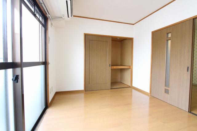 その他部屋・スペース　奥の洋室です。