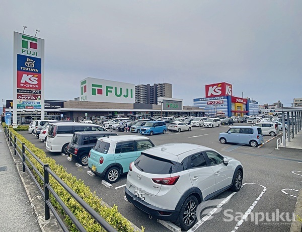 スーパー　フジ藤原店（スーパー）まで491m