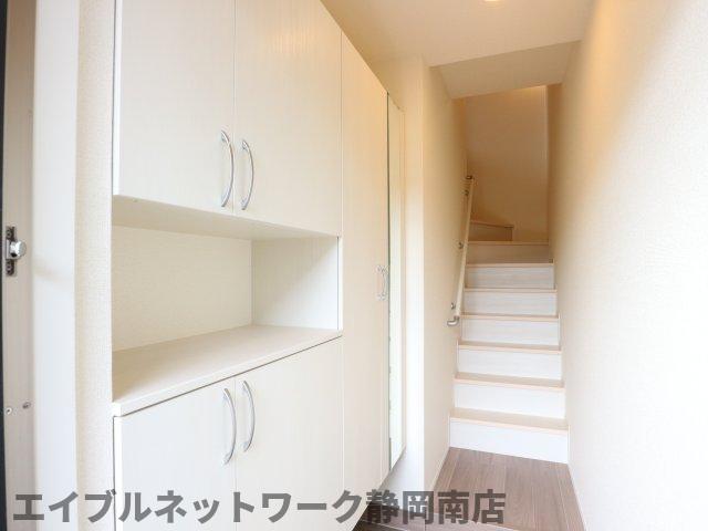 玄関　落ち着いた玄関です