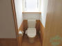 トイレ　ウォシュレット機能がついたトイレです。安心して使用できますね