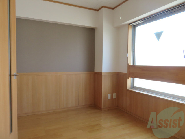 その他部屋・スペース　５．５帖の洋室のお部屋もあります。寝室にしましょう。