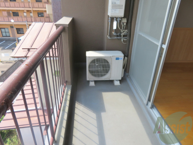 バルコニー　バルコニーは幅があり、広い印象を受けました。