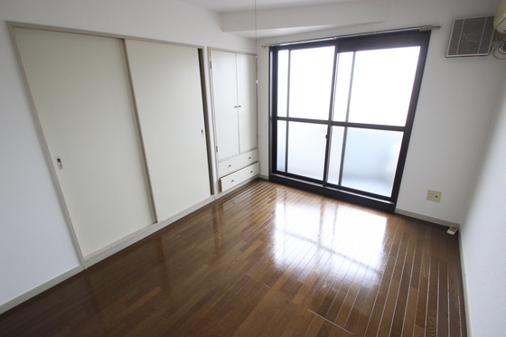 居室・リビング　※別号室の写真です