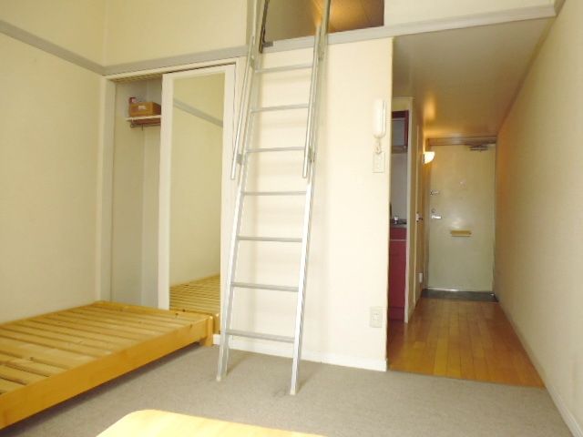 居室・リビング　家具家電付き★