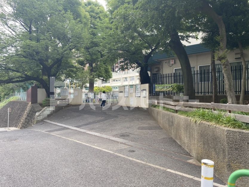 【板橋区坂下のマンションの小学校】