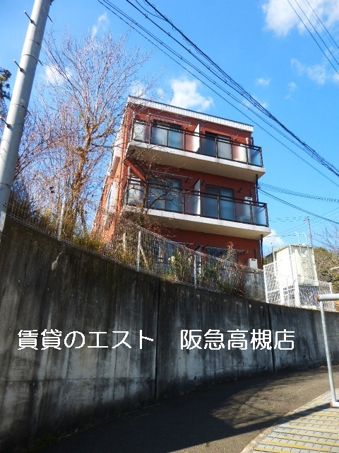 三島郡島本町桜井のマンションの建物外観