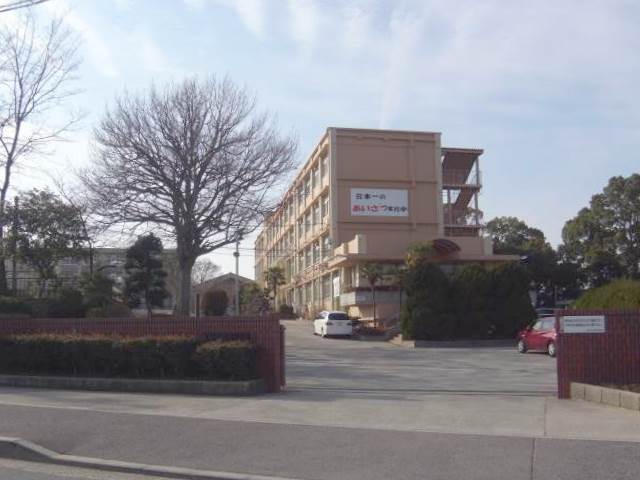 中学校　神戸市立岩岡中学校（中学校）まで721m