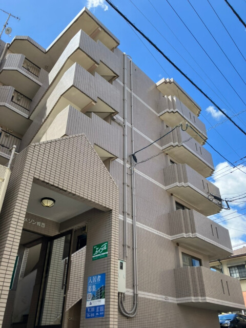 ロイヤルメゾン城西の建物外観