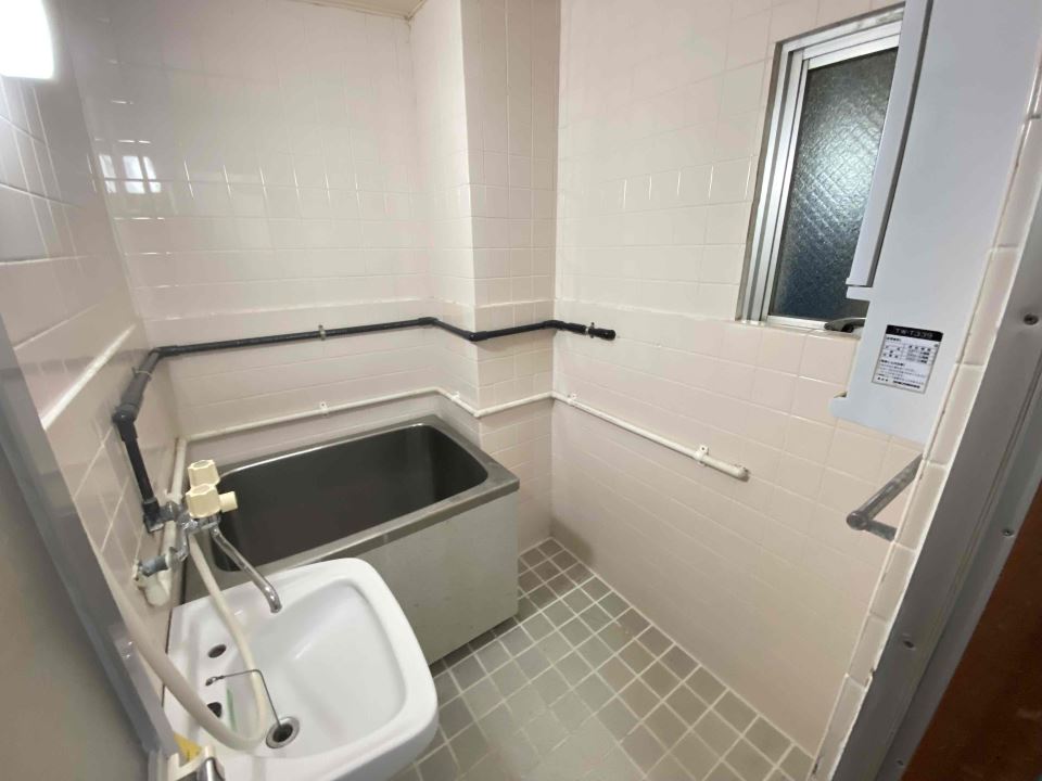 バス・シャワールーム　雰囲気がある浴室です☆