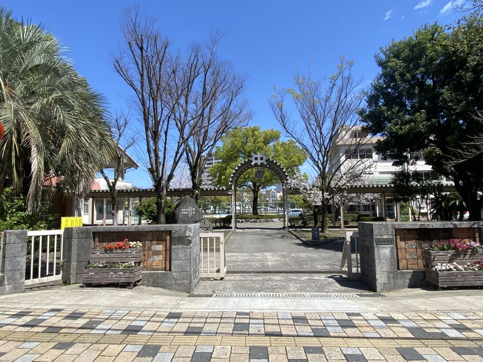 中学校　長田中学校（中学校）まで600m