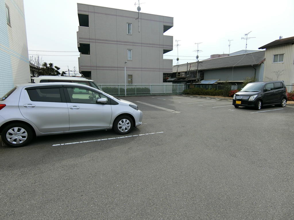 【ラティア土井の駐車場】