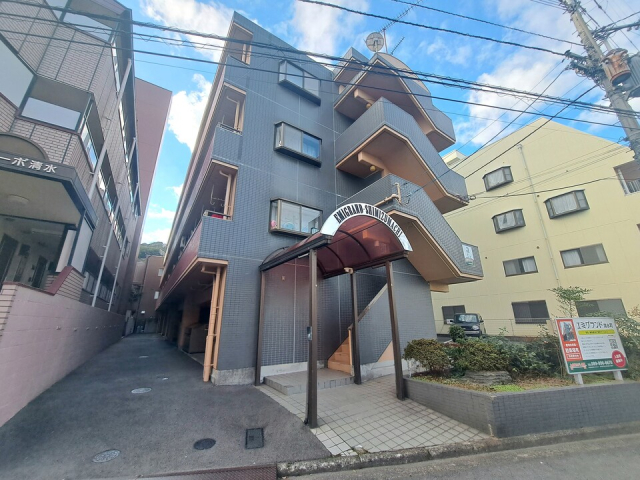 【松山市清水町のマンションの建物外観】